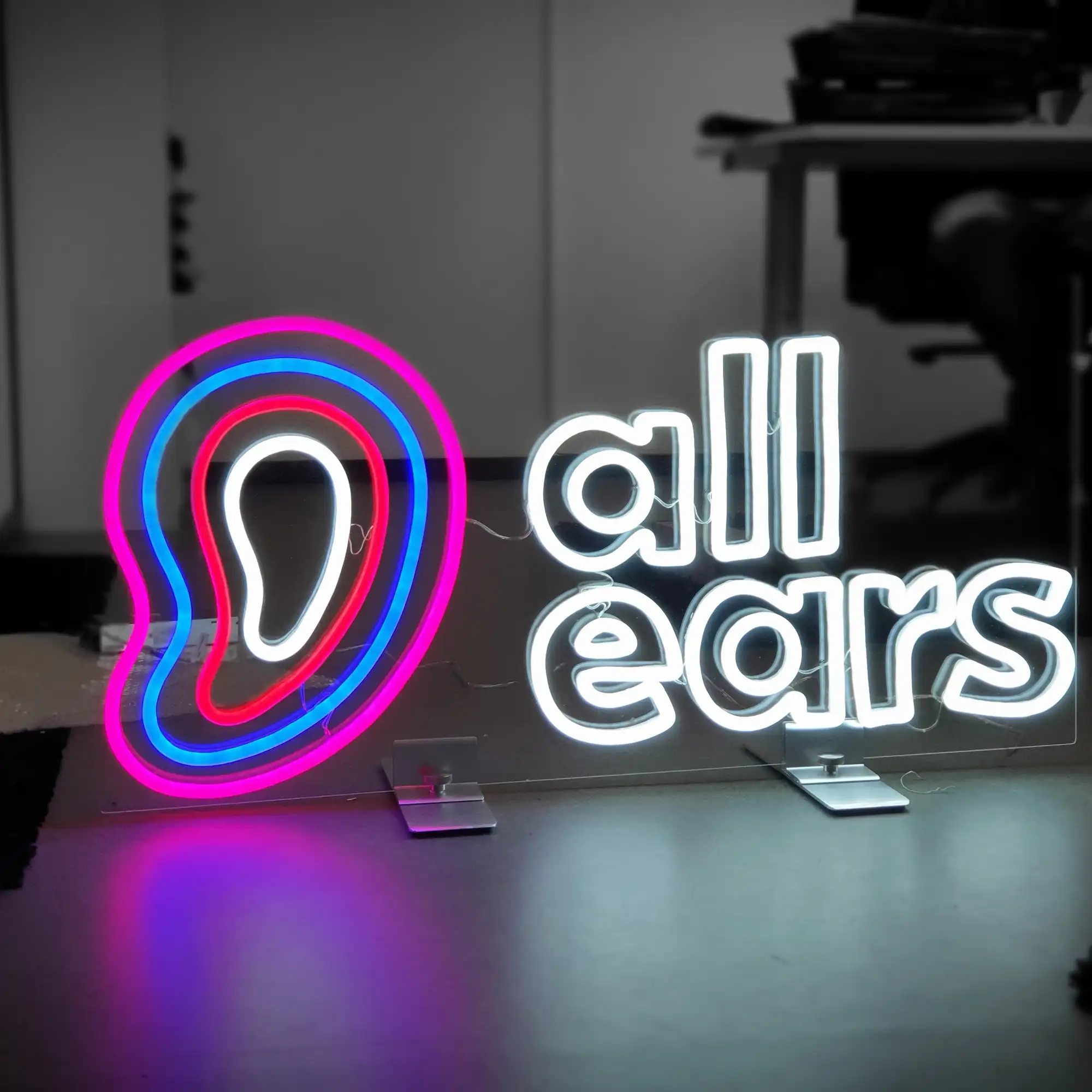 All ears LED-neon