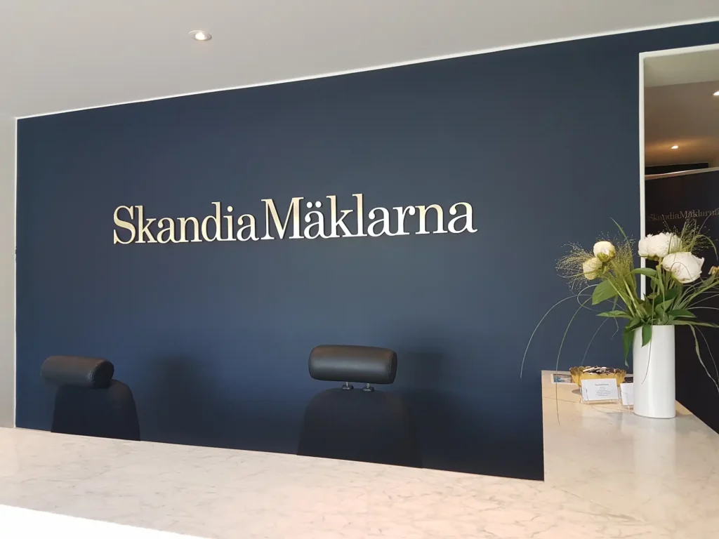 Profilbokstäver i guld för Skandiamäklarna